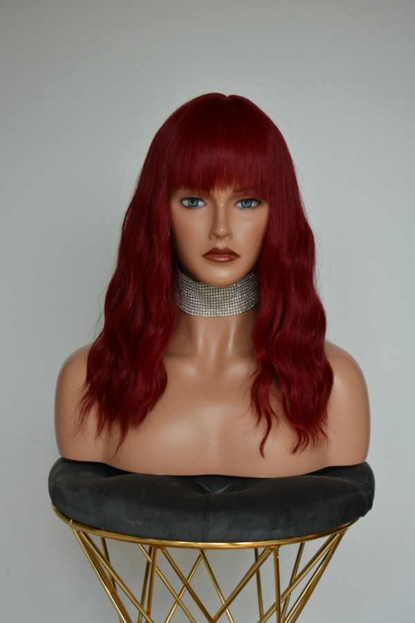 Orta Kızıl Kısa Sentetik Dalgalı Perçemli Peruk